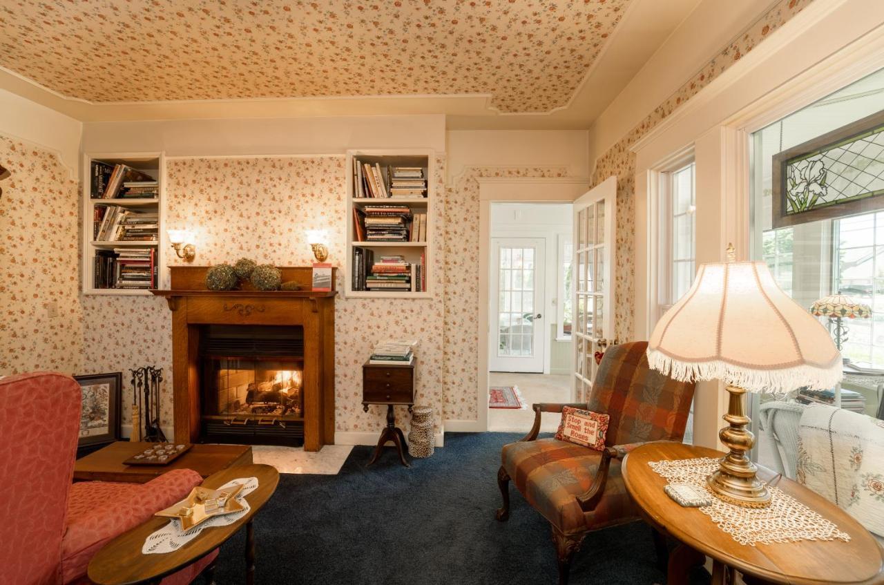 Yelton Manor Bed And Breakfast South Haven Exteriör bild