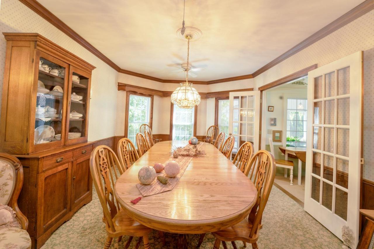 Yelton Manor Bed And Breakfast South Haven Exteriör bild