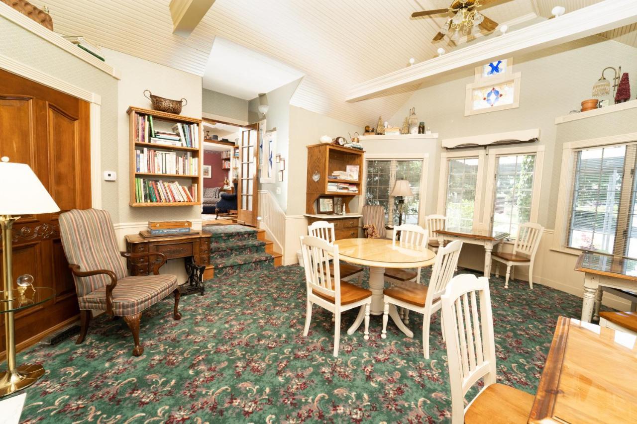Yelton Manor Bed And Breakfast South Haven Exteriör bild