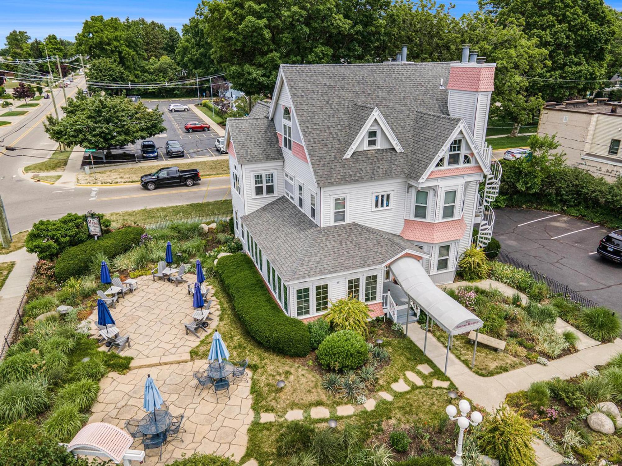 Yelton Manor Bed And Breakfast South Haven Exteriör bild